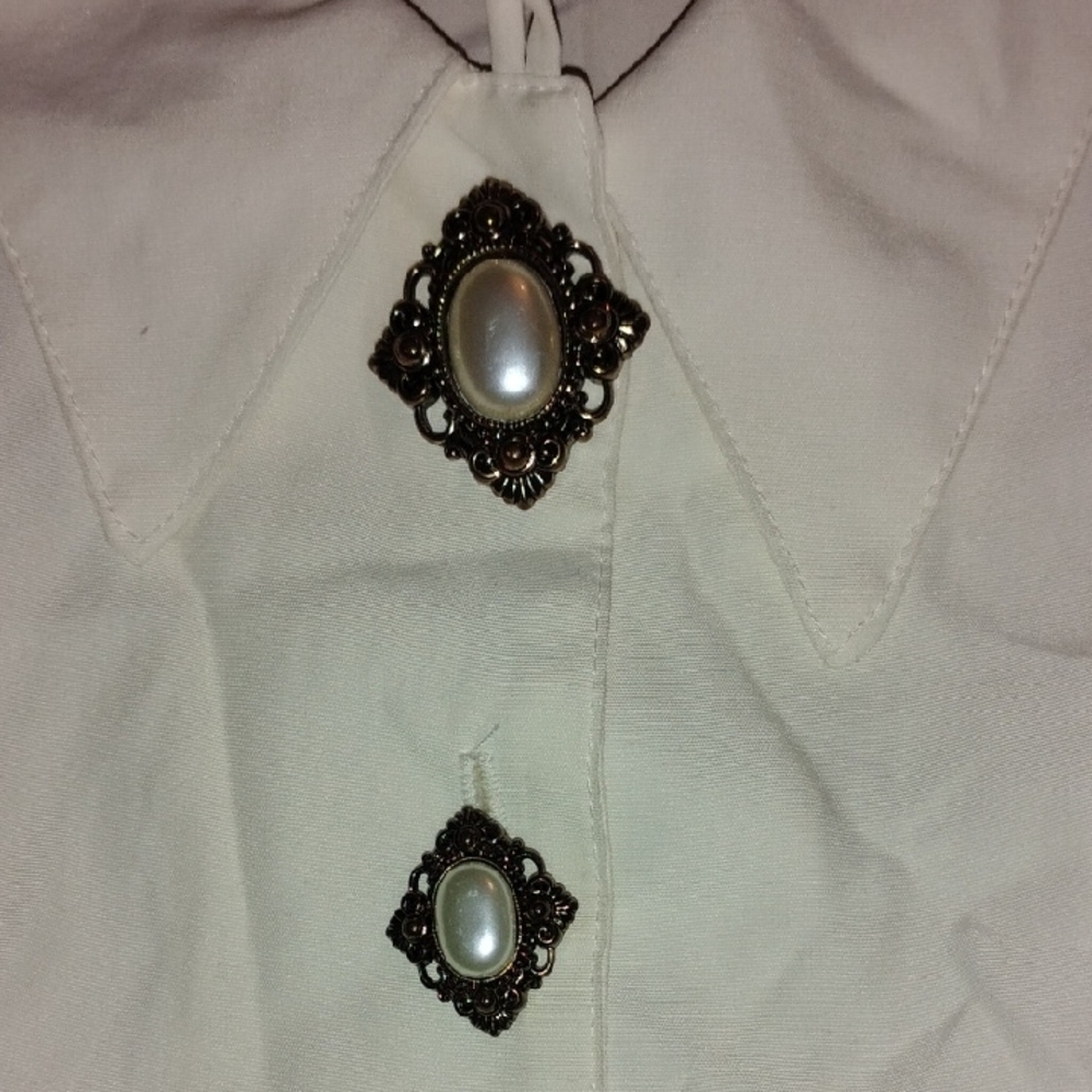 Elegant White Button-Down Blouse - Picture 4 of 5